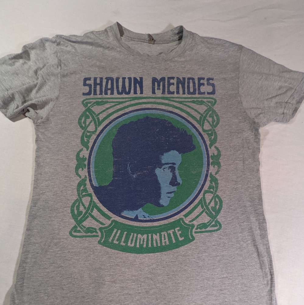 Shawn Mendes The Illuminate 2017 World Tour Concert Tee Medium